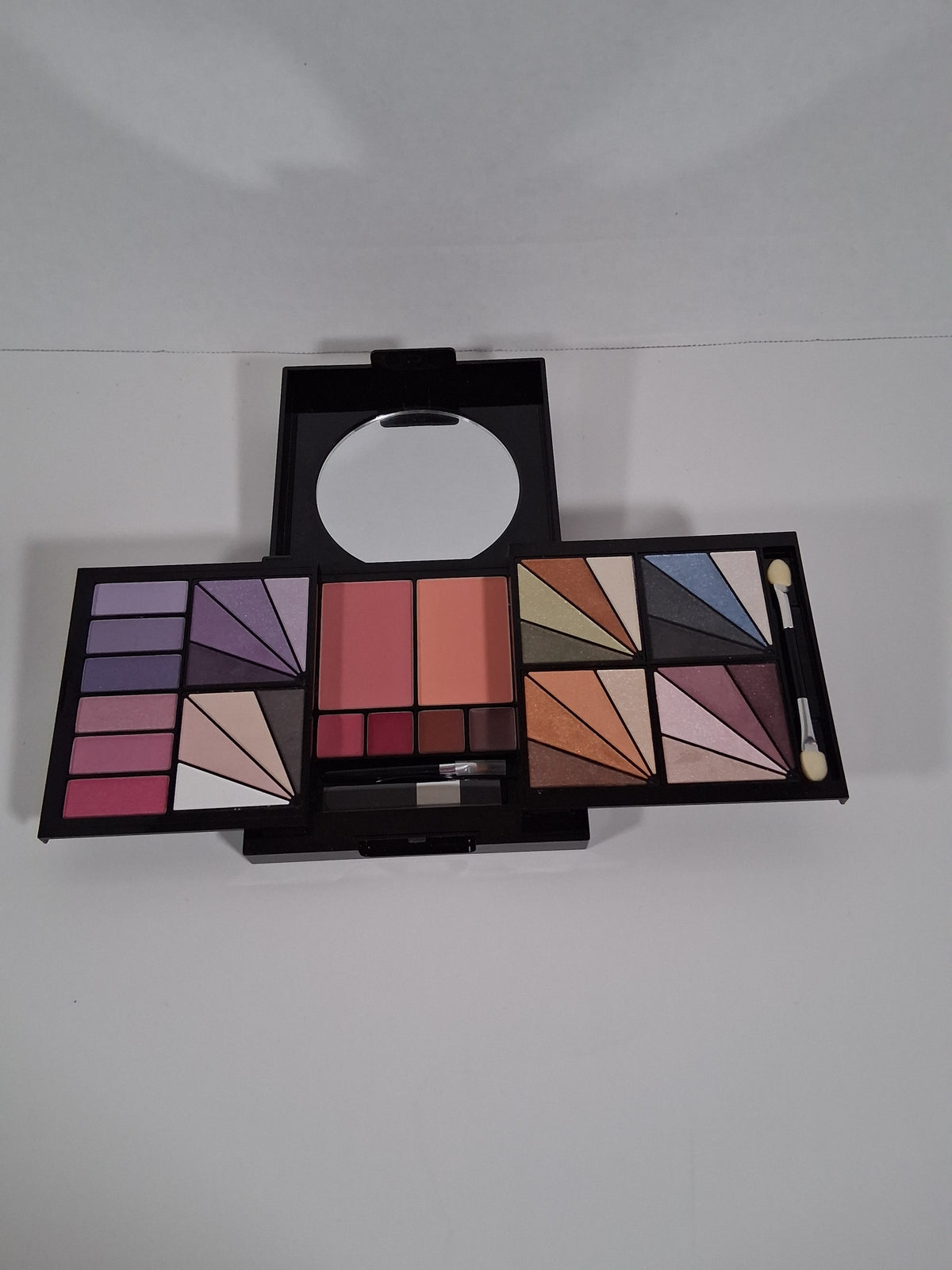 Malibu Glitz All-in-One Makeup Palette – Eyeshadow, Blush & Contour Kit