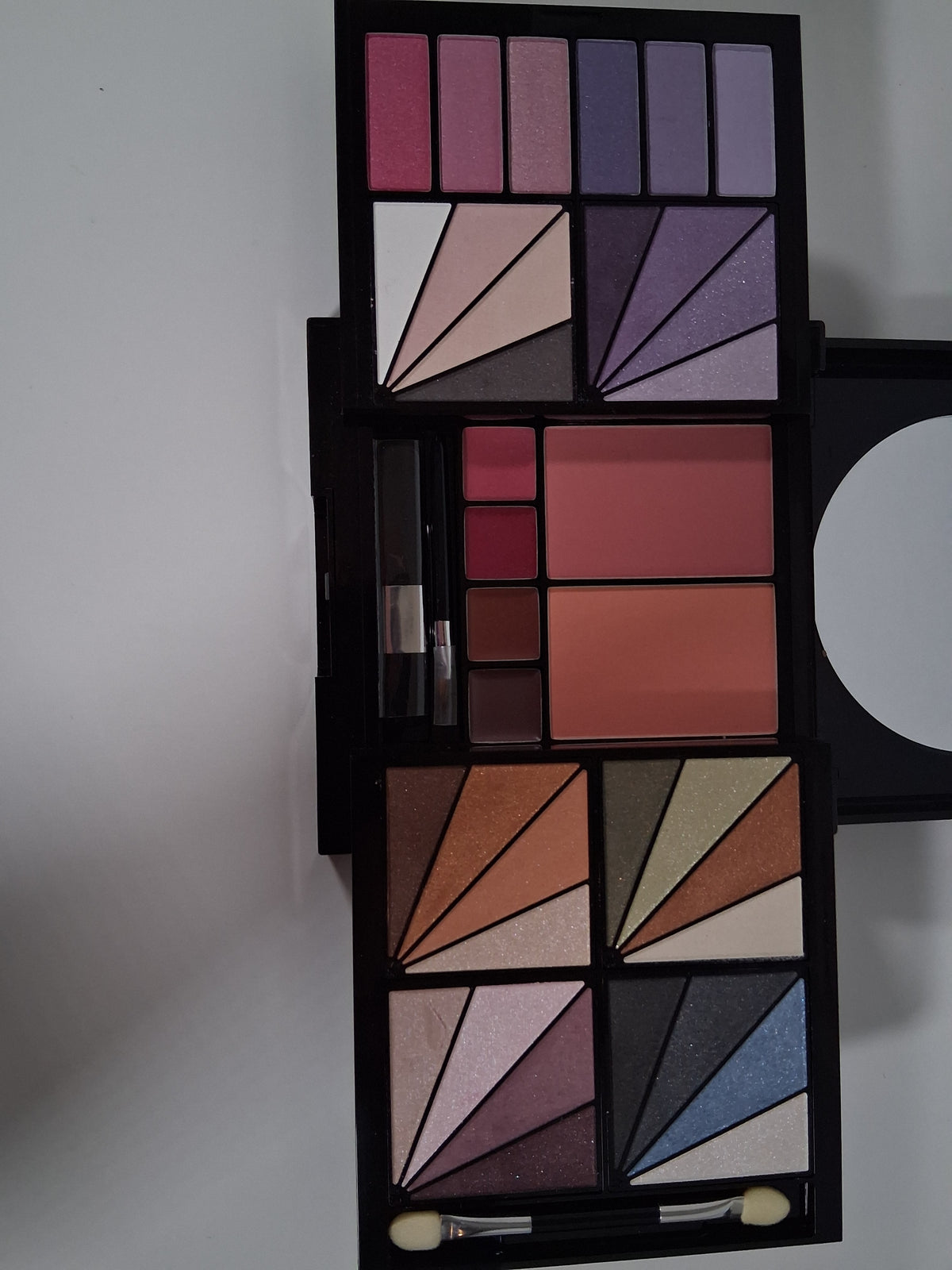 Malibu Glitz All-in-One Makeup Palette – Eyeshadow, Blush & Contour Kit